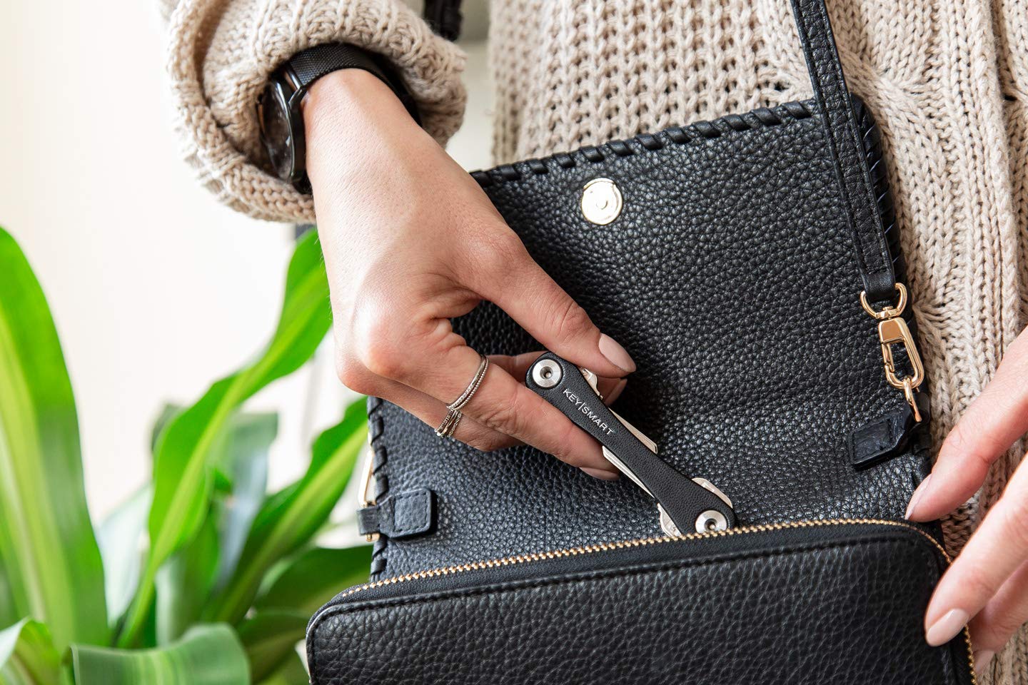 Instabuyz PU Leather Key Case Pouch Wallet Keychain Key Holder with 6 Key  Hooks (Blue) : Amazon.in: Fashion